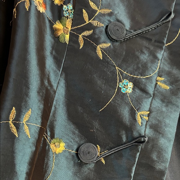 Floral Embroidered Women's Jacket - Picture 2 of 8